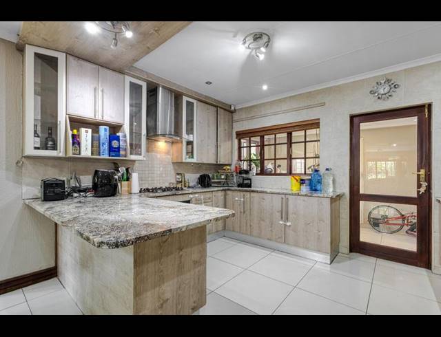 3 BEDROOM PROPERTY TO RENT IN DOUGLASDALE